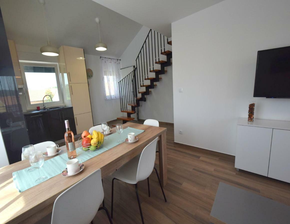 Apartments Medna Čižići Εξωτερικό φωτογραφία